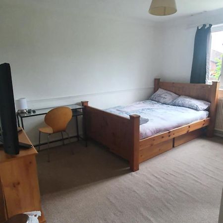 Spacious And Serene Stay Near Milton Keynes Centre Willen Oda fotoğraf